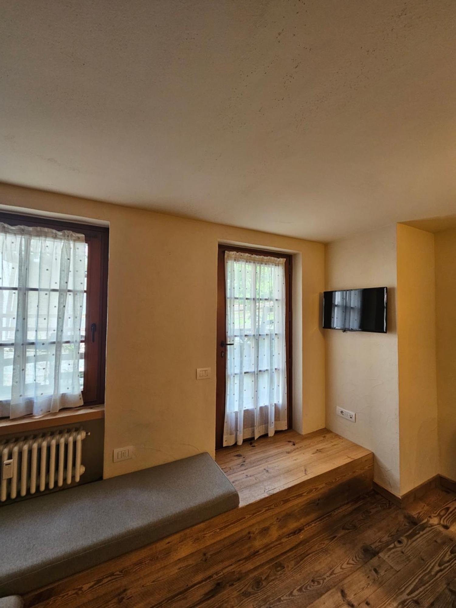 Maison Les Amis Du Bois Courmayeur Bagian luar foto