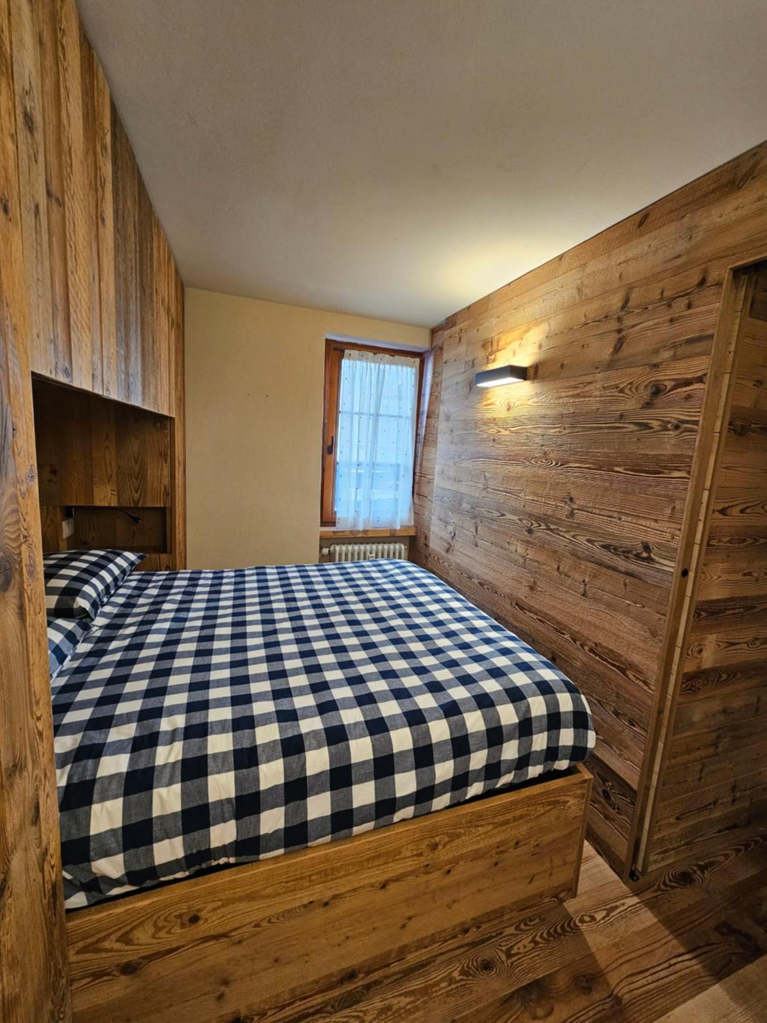 Maison Les Amis Du Bois Courmayeur Bagian luar foto
